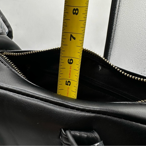 Black Dog-Shaped Crossbody Bag - Picture 7 of 12